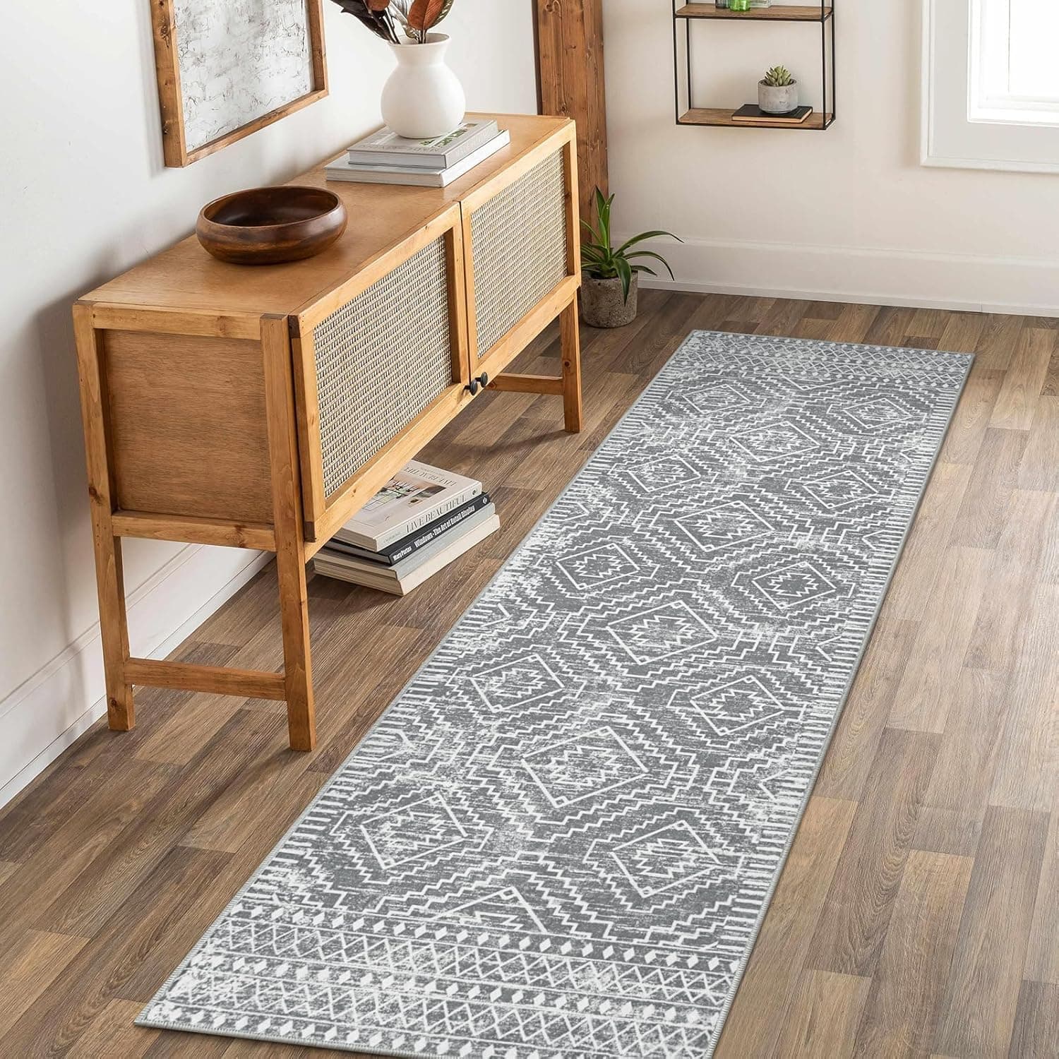Wonnitar Moroccan 2'6"x8' Runner Rug